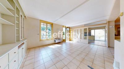 Maison - 333 m² - 8 pièces
