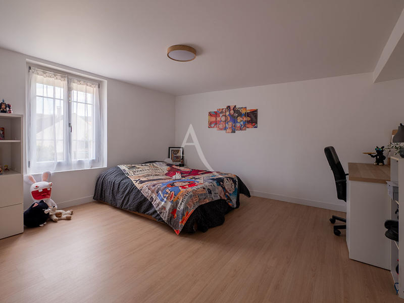 Maison - 330 m² - 8 pièces