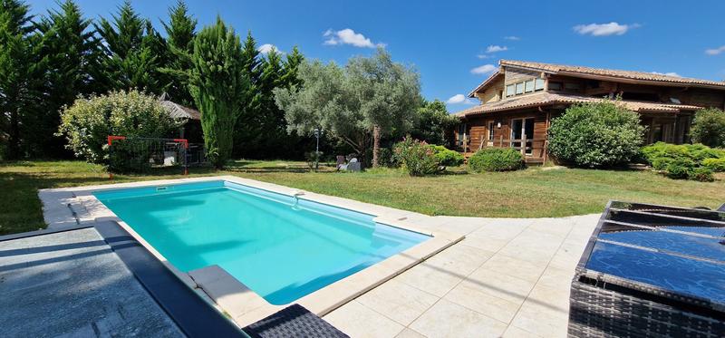 Maison de bois - 214 m² - 9 pièces