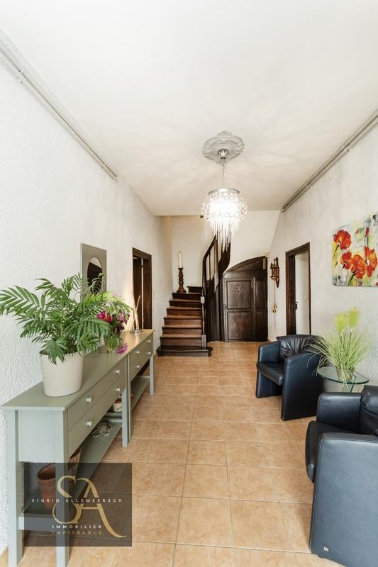 Maison - 312 m² - 9 pièces