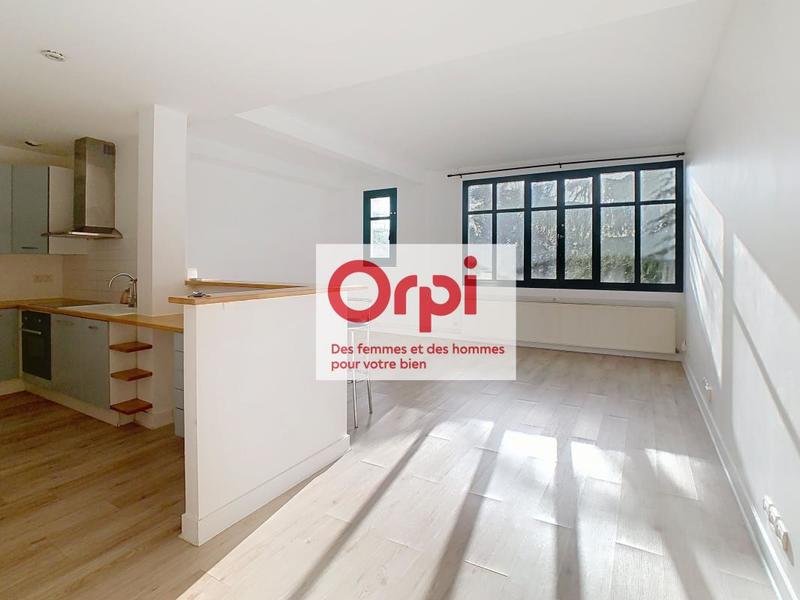 Loft - 101 m² - 4 pièces