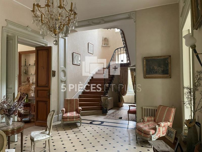 Hôtel particulier - 600 m² - 10 pièces