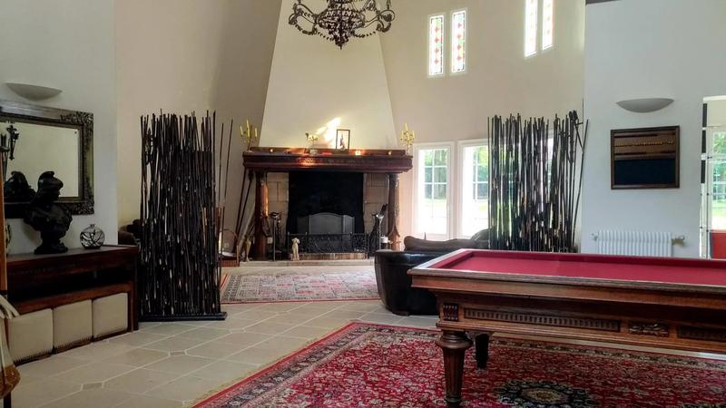 Propriété - 710 m² - 14 pièces