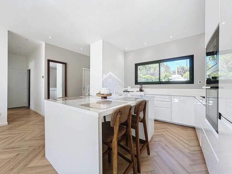 Maison - 99 m² - 4 pièces