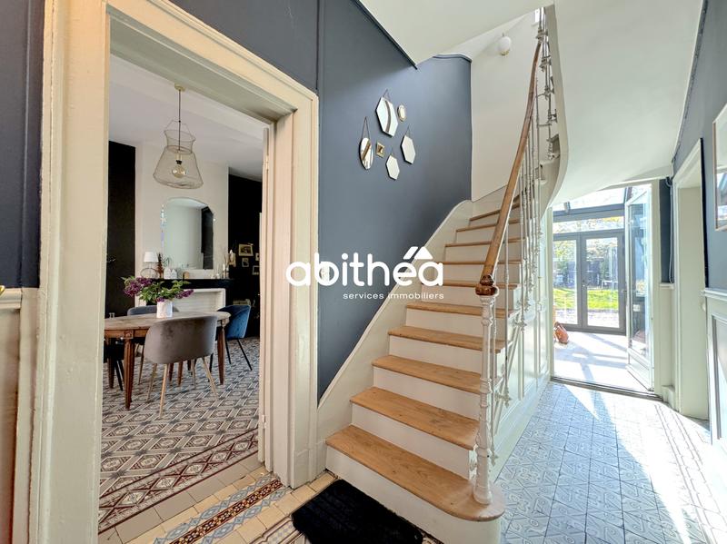 Maison - 202 m² - 9 pièces