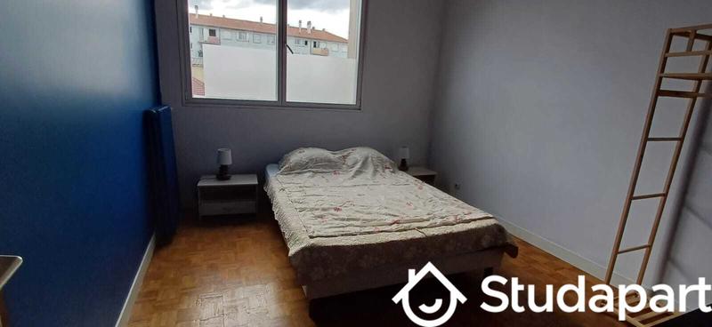 Chambre - 150 m² - 1 pièce