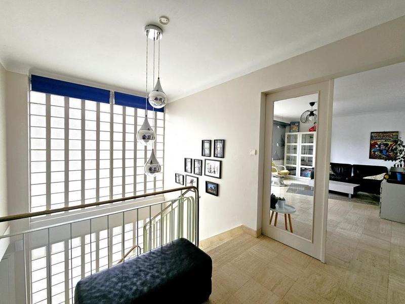 Maison - 204 m² - 9 pièces