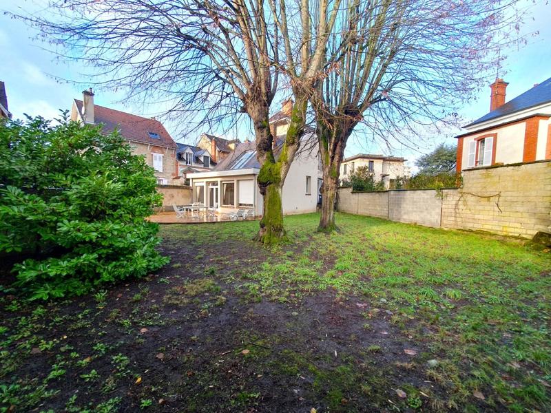 Maison - 228 m² - 9 pièces