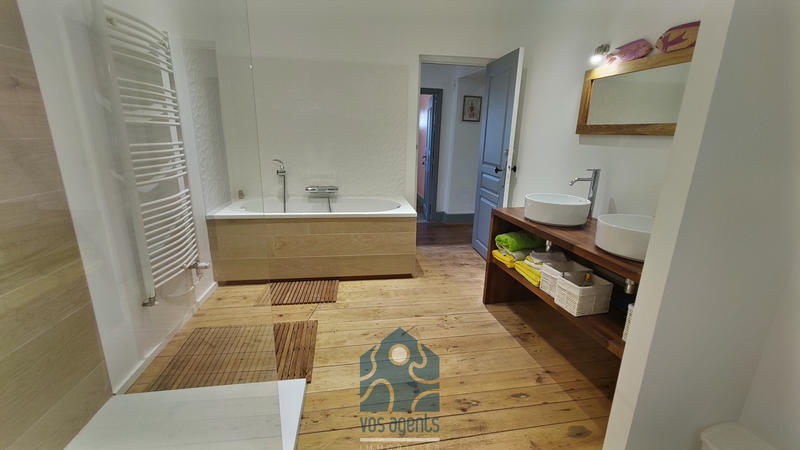 Maison - 300 m² - 7 pièces