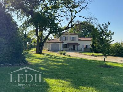 Demeure - 195 m² - 7 pièces