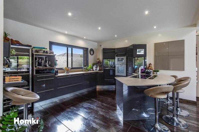 Maison - 237 m² - 5 pièces