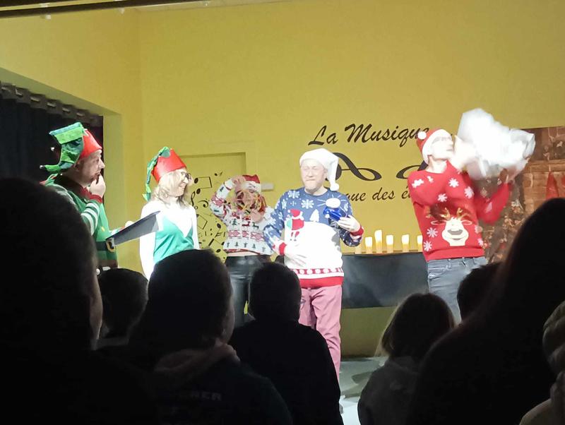 Spectacle de Noël pour enfants  'Le sapin enchanté du Père Noël'
