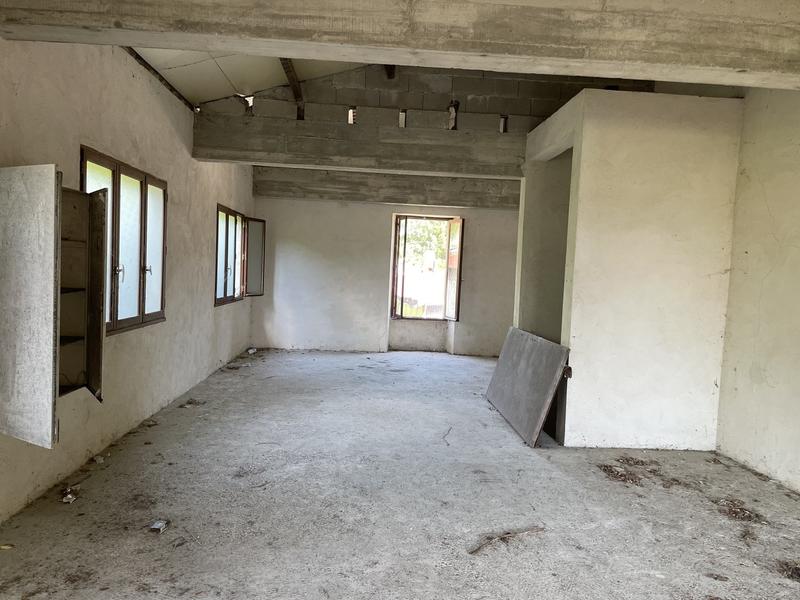 Maison - 1 500 m² - 7 pièces