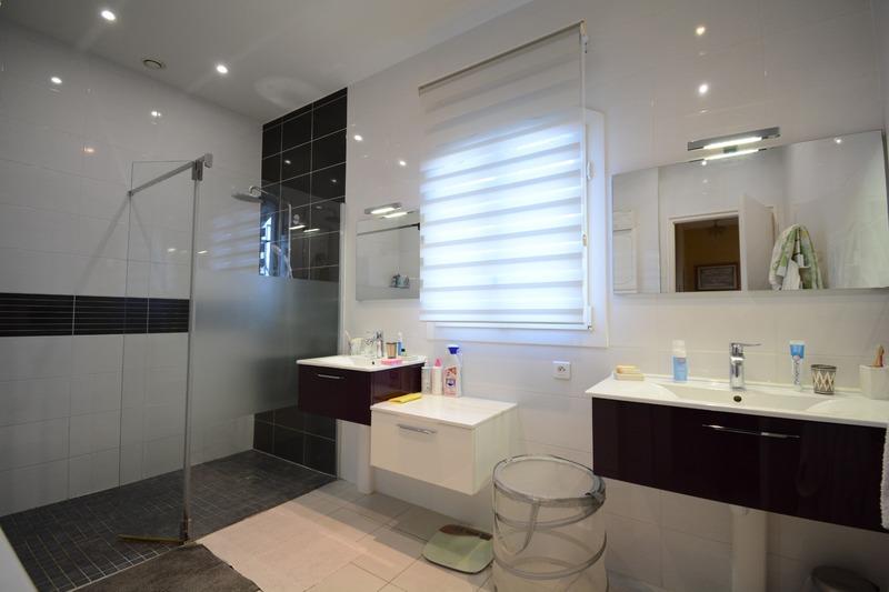 Maison - 229 m² - 8 pièces