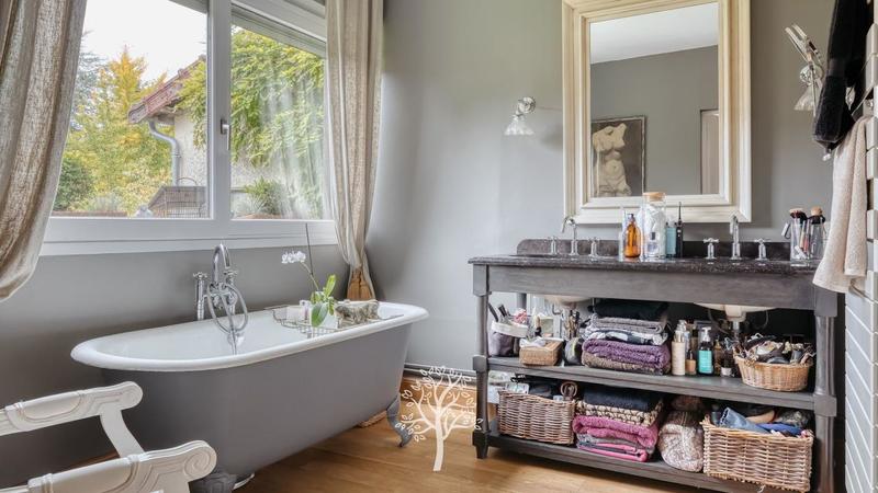 Propriété - 270 m² - 6 pièces