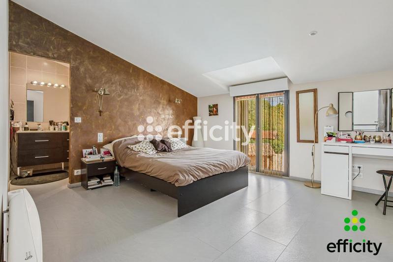 Demeure - 338 m² - 7 pièces