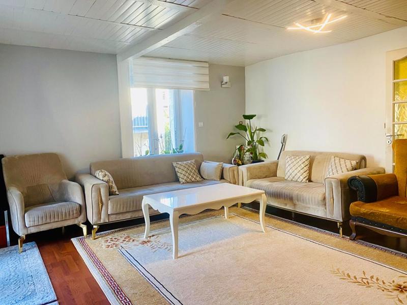 Maison - 252 m² - 10 pièces