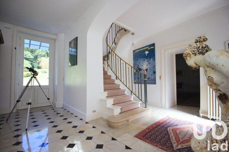 Maison - 290 m² - 9 pièces