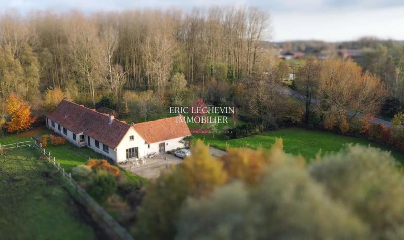 Propriété - 300 m²