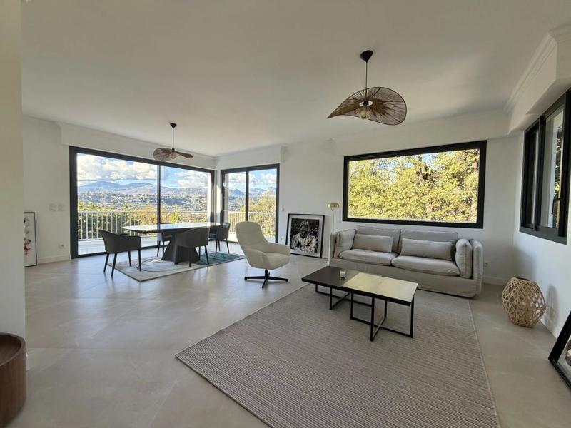 Maison - 212 m² - 6 pièces