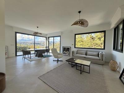 Maison - 212 m² - 6 pièces