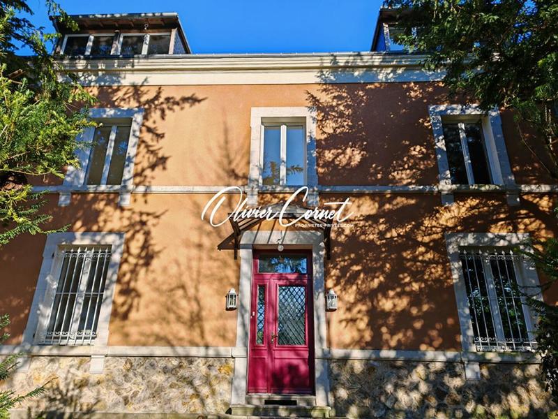 Propriété - 286 m² - 9 pièces