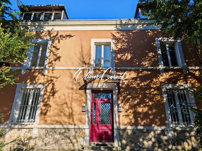 Propriété - 286 m² - 9 pièces