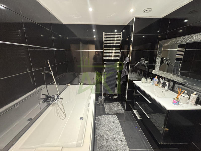 Appartement - 95 m² - 3 pièces