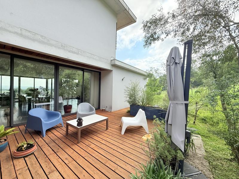 Maison - 280 m² - 6 pièces