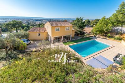Villa - 260 m² - 9 pièces