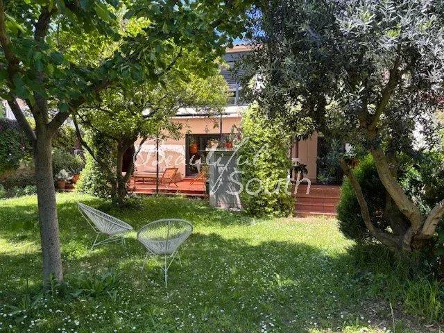 Maison de ville - 255 m² - 6 pièces