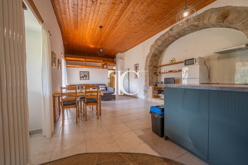 Maison - 300 m² - 12 pièces