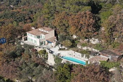 Maison - 217 m² - 6 pièces