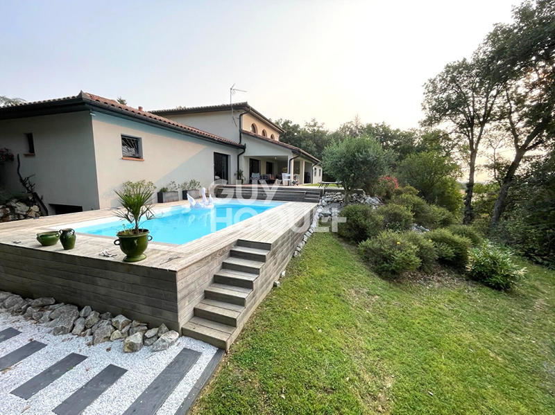 Maison - 251 m² - 8 pièces