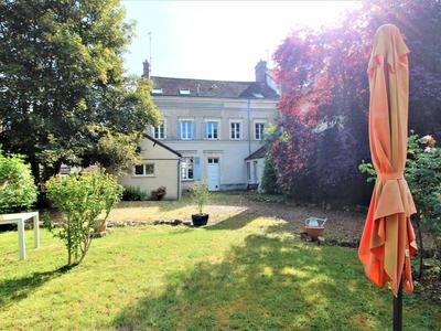 Maison - 220 m² - 8 pièces