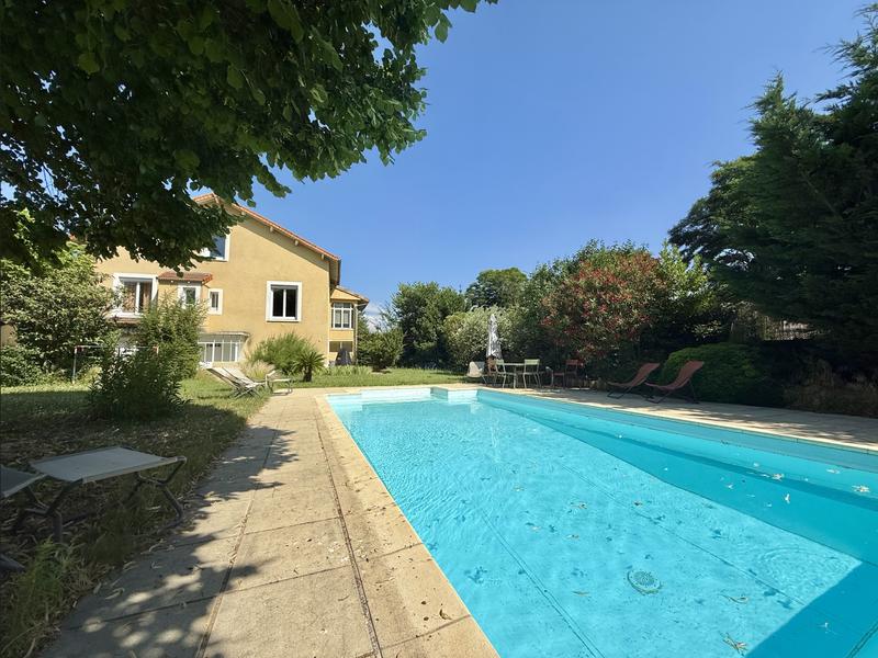 Maison - 245 m² - 8 pièces