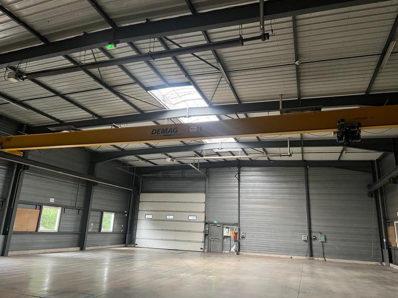 Entrepôt - 1 900 m²