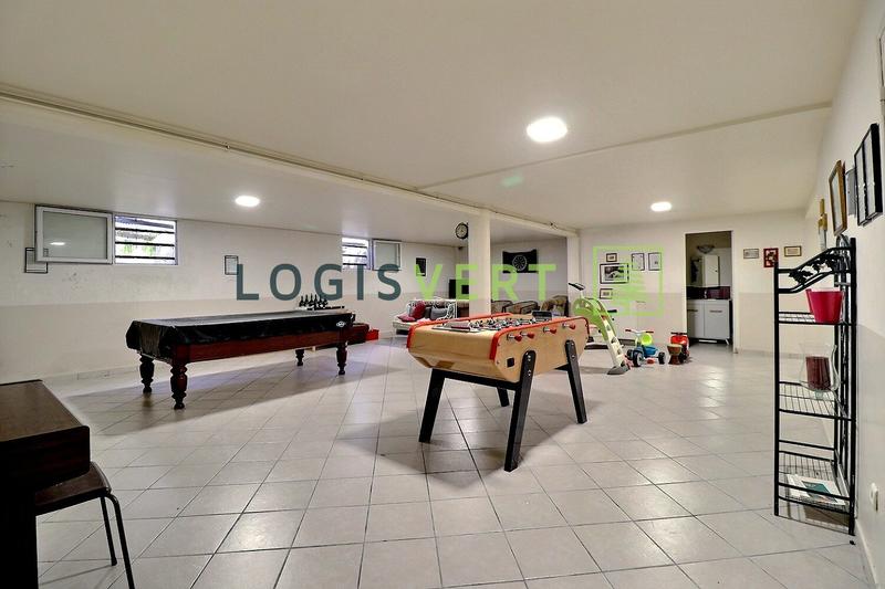 Maison - 352 m² - 8 pièces