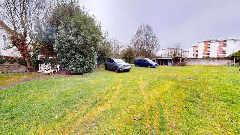 Maison - 223 m² - 9 pièces