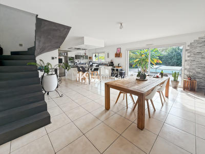 Maison - 176 m² - 7 pièces