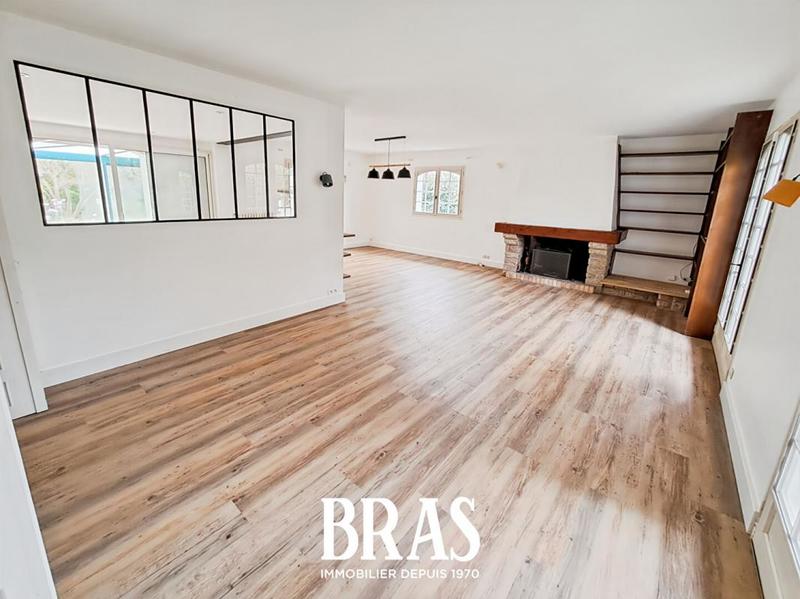 Maison - 141 m² - 8 pièces