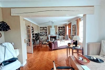 Maison - 225 m² - 8 pièces