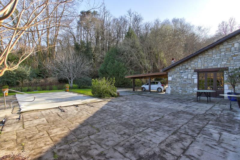 Maison - 250 m² - 13 pièces