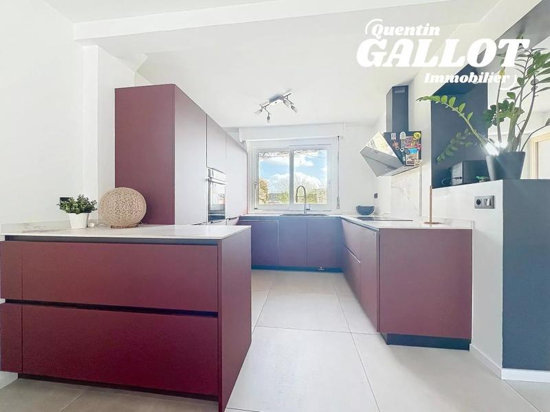 Maison - 202 m² - 5 pièces