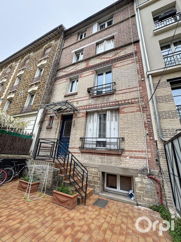 Immeuble - 210 m² - 15 pièces