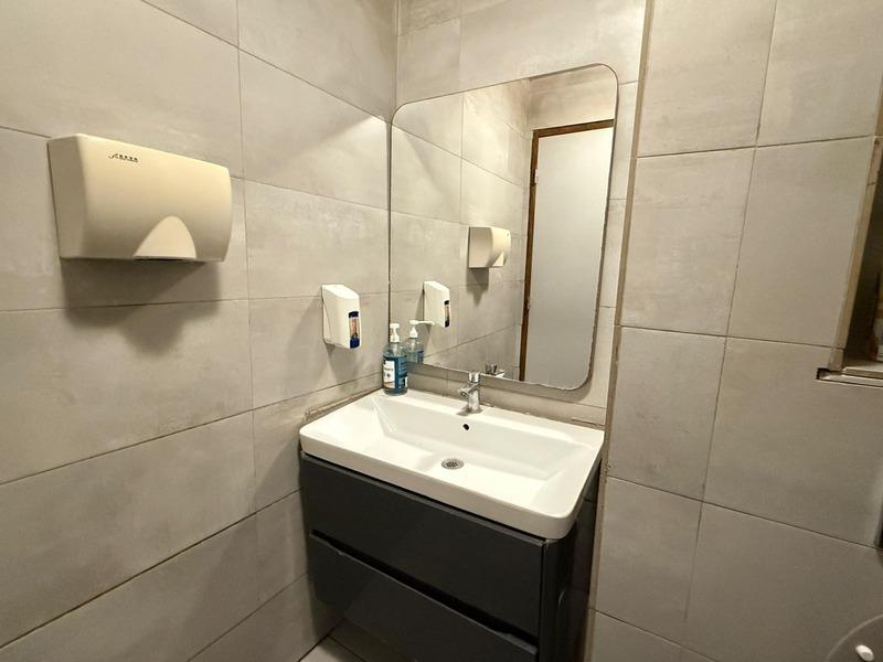 Local commercial - 100 m² - 2 pièces