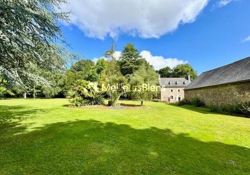 Propriété - 192 m² - 12 pièces