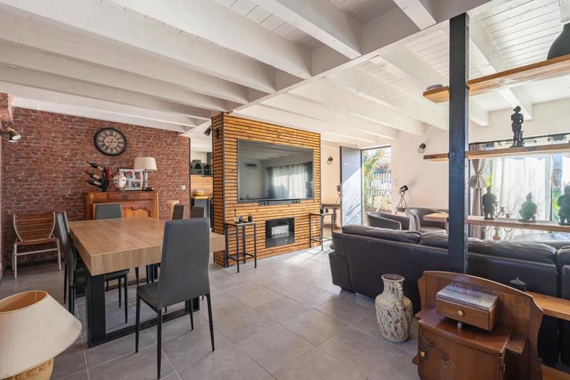 Maison - 151 m² - 8 pièces