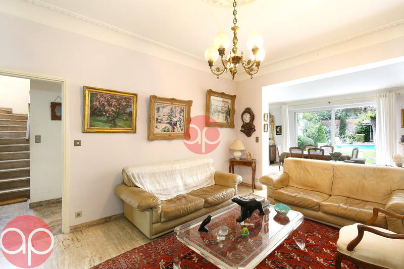 Maison - 264 m² - 10 pièces