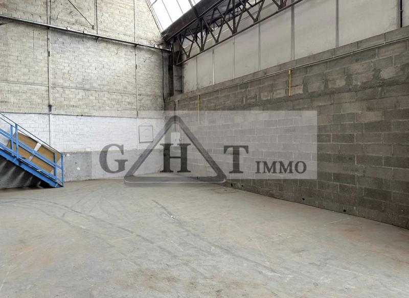 Entrepôt - 250 m²